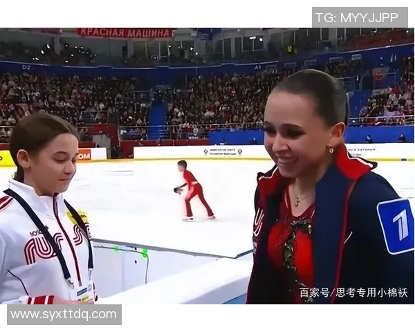 球员赛场求婚成功，观众掌声雷动